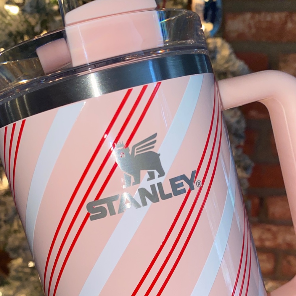 Stanley‎ Candy Cane Striped Holiday Exclusive Tumbler in Strawberry Twist - Picture 2 of 5